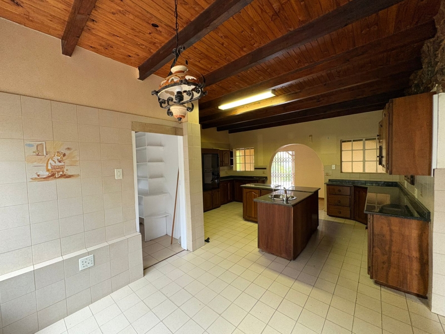 5 Bedroom Property for Sale in Protea Park North West